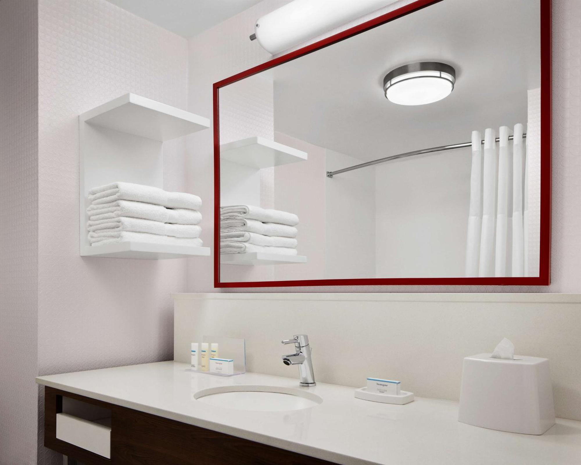 Pine Harbor Hampton Inn & Suites Charlotte Steele Creek Road, Nc מראה חיצוני תמונה